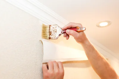 Pose de papier peint à Baâlon — revêtements muraux et toiles de verre